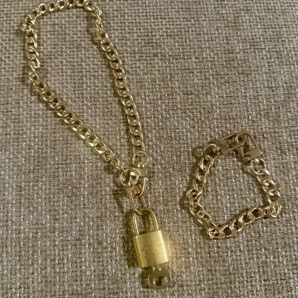 Louis Vuitton Lock & Key Gold #334/unbranded choker necklace/matching bracelet - Picture 5 of 5